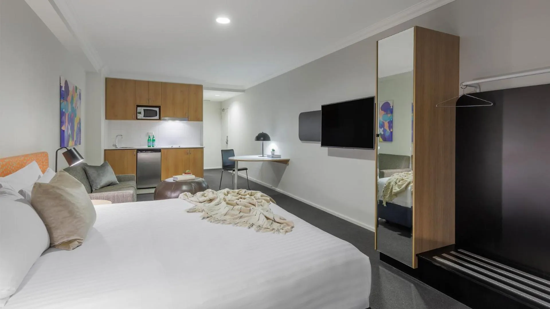 Oaks Perth Hotel