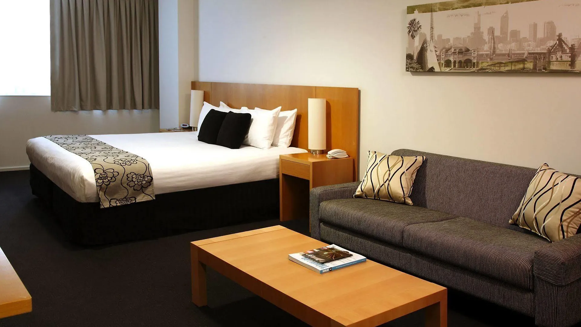 Oaks Perth Hotel