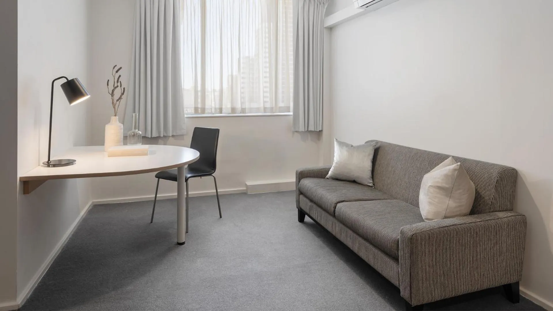 Oaks Perth Hotel