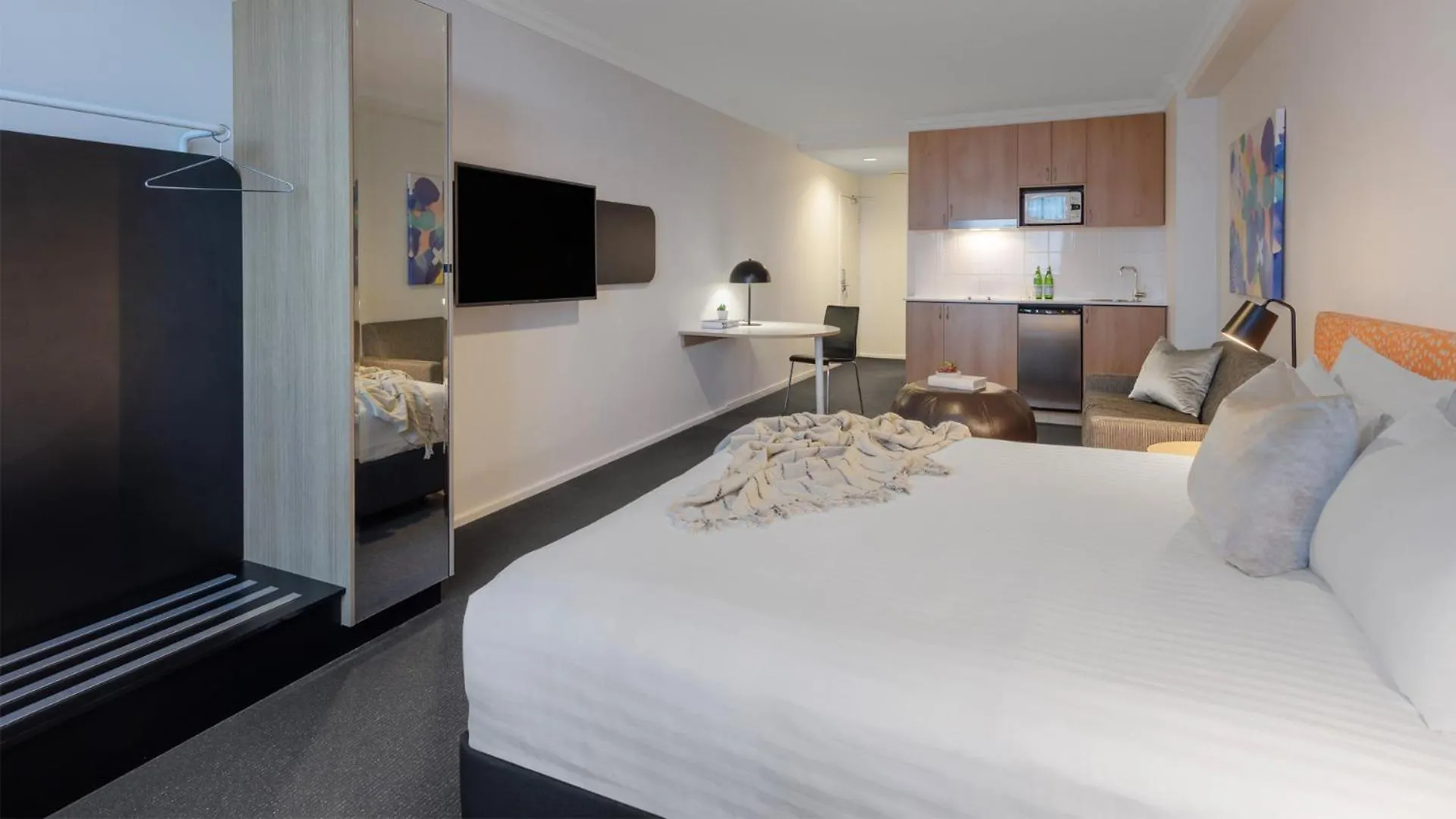 ****  Oaks Perth Hotel Australia