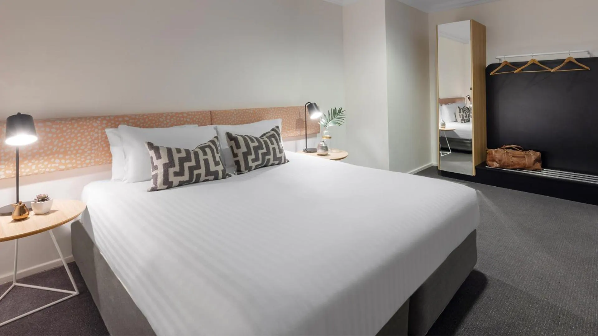 Oaks Perth Hotel
