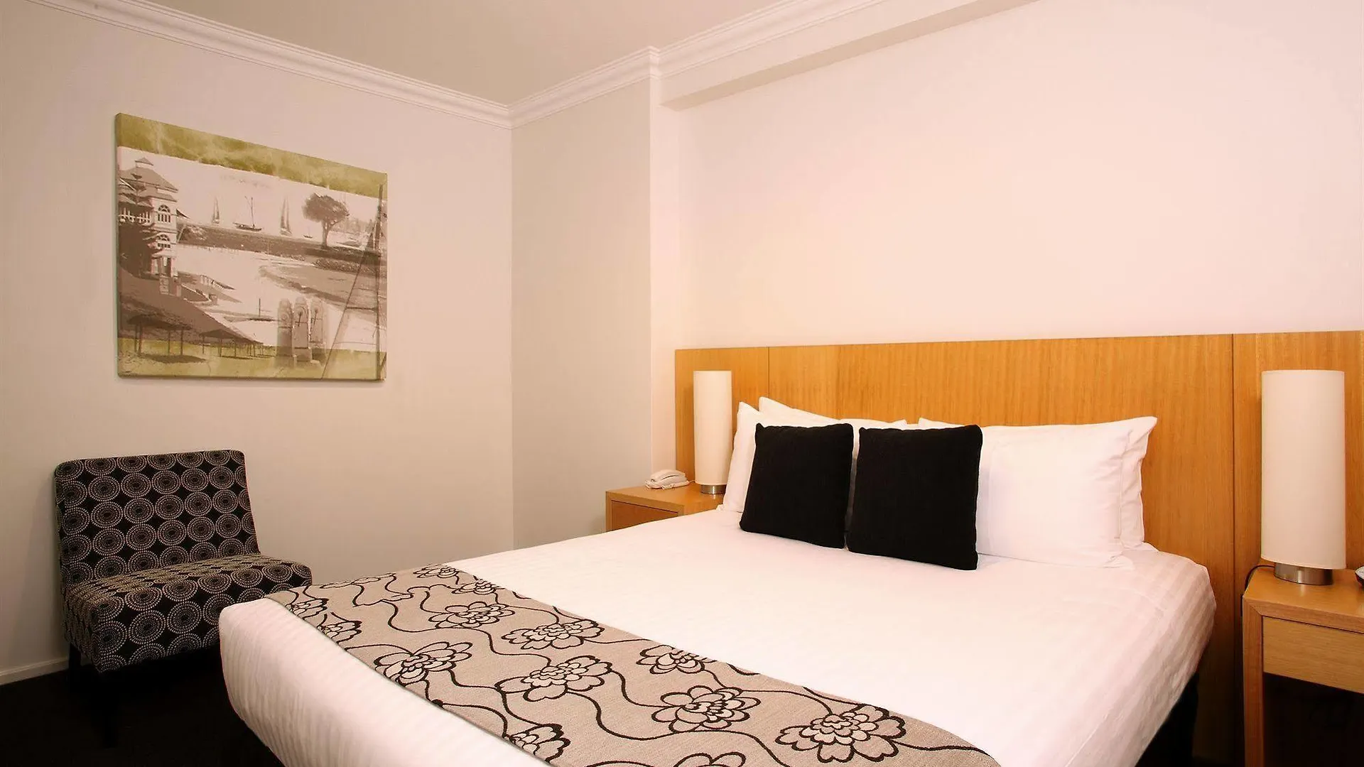 Oaks Perth Hotel